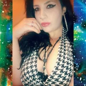 Meet your Posher, Lorie